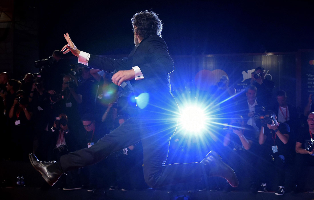 Актер Леонардо Сбаралья на премьере фильма "Осиная сеть"