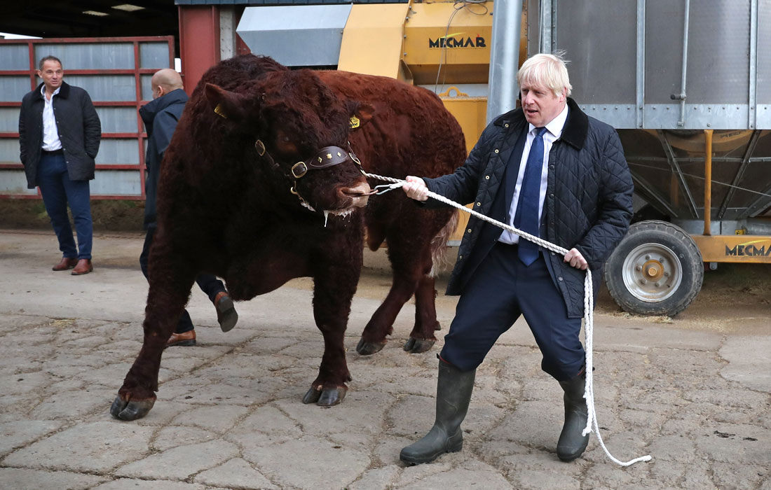 Премьер-министр Великобритании Борис Джонсон посетил фермерские хозяйства Абердина на северо-востоке Шотландии