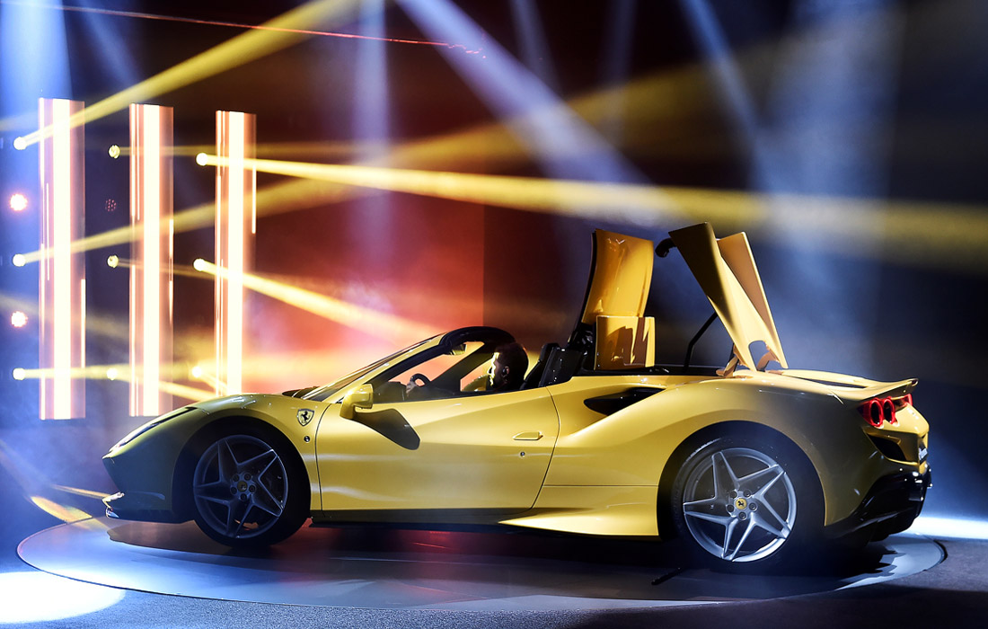 Компания Ferrari представила открытый суперкар F8 Spider