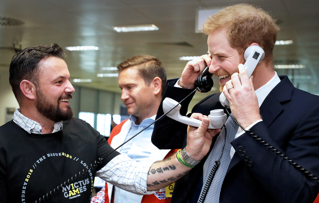 Принц Гарри принял участие в благотворительных торгах брокерской фирмы BGC Partners, проводимых ежегодно 11 сентября в память о сотрудниках компании, погибших во время терактов в Нью-Йорке. В этот день знаменитости выступают в роли биржевых брокеров и помогают собрать средства для благотворительных организаций.