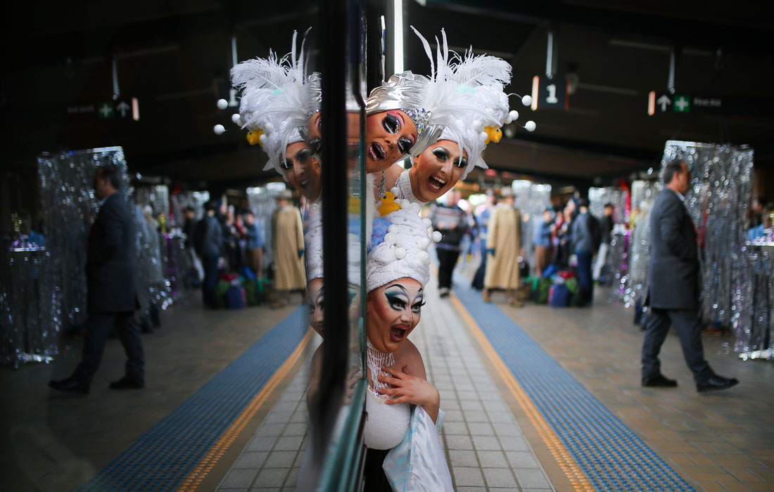 В Австралии начался ежегодный фестиваль, посвященный фильму "Приключения Присциллы, королевы пустыни"