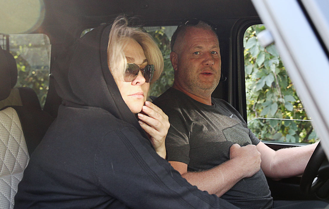 Мать футболиста Александра Кокорина Светлана Кокорина и его отчим Кирилл Логинов