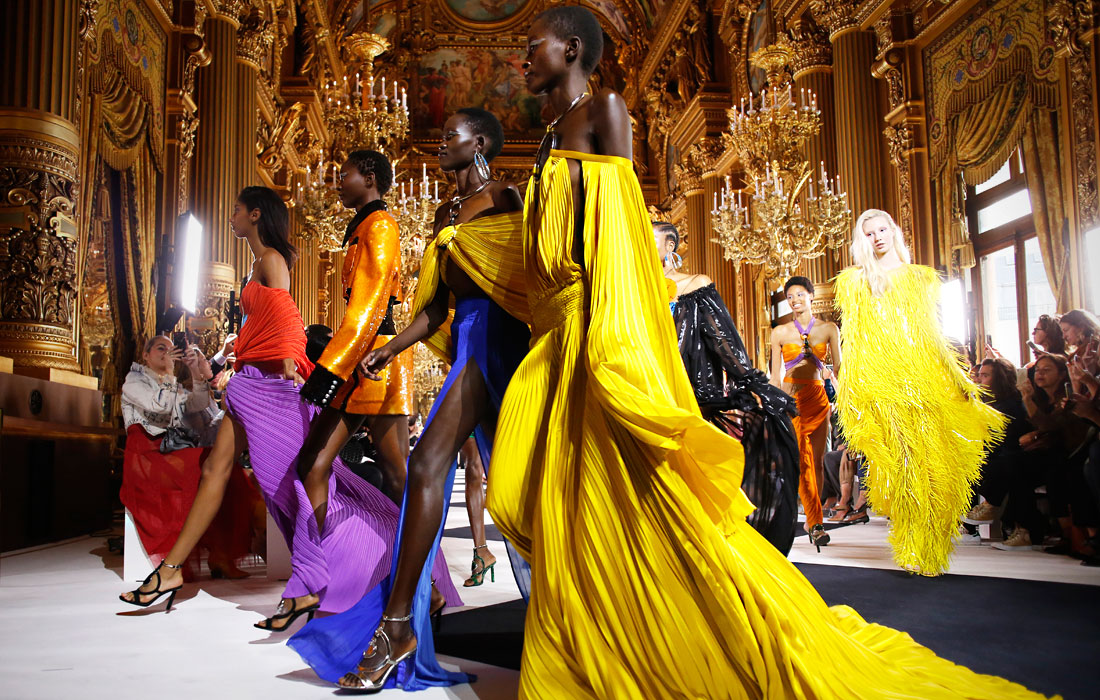 Показ весенне-летней коллекции Balmain в рамках Недели моды в Париже