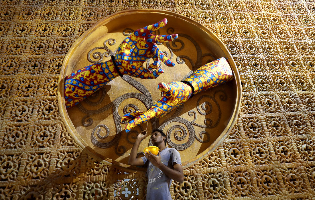 Подготовка к фестивалю Дурга-пуджа в Калькутте, Индия