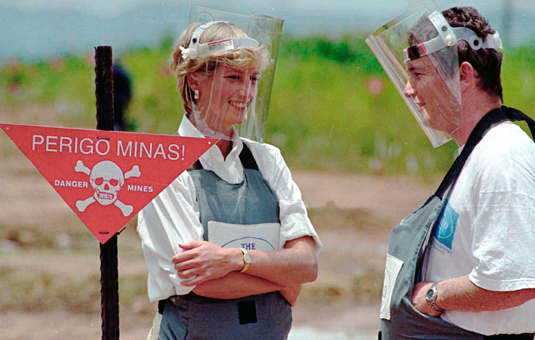 Принцесса Диана и сотрудник организации Halo Trust. 1997 год.