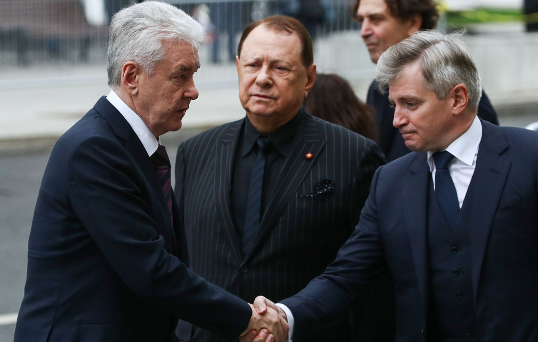 Мэр Москвы Сергей Собянин, директор театра "Ленком" Марк Варшавер и руководитель Департамента культуры города Москвы Александр Кибовский