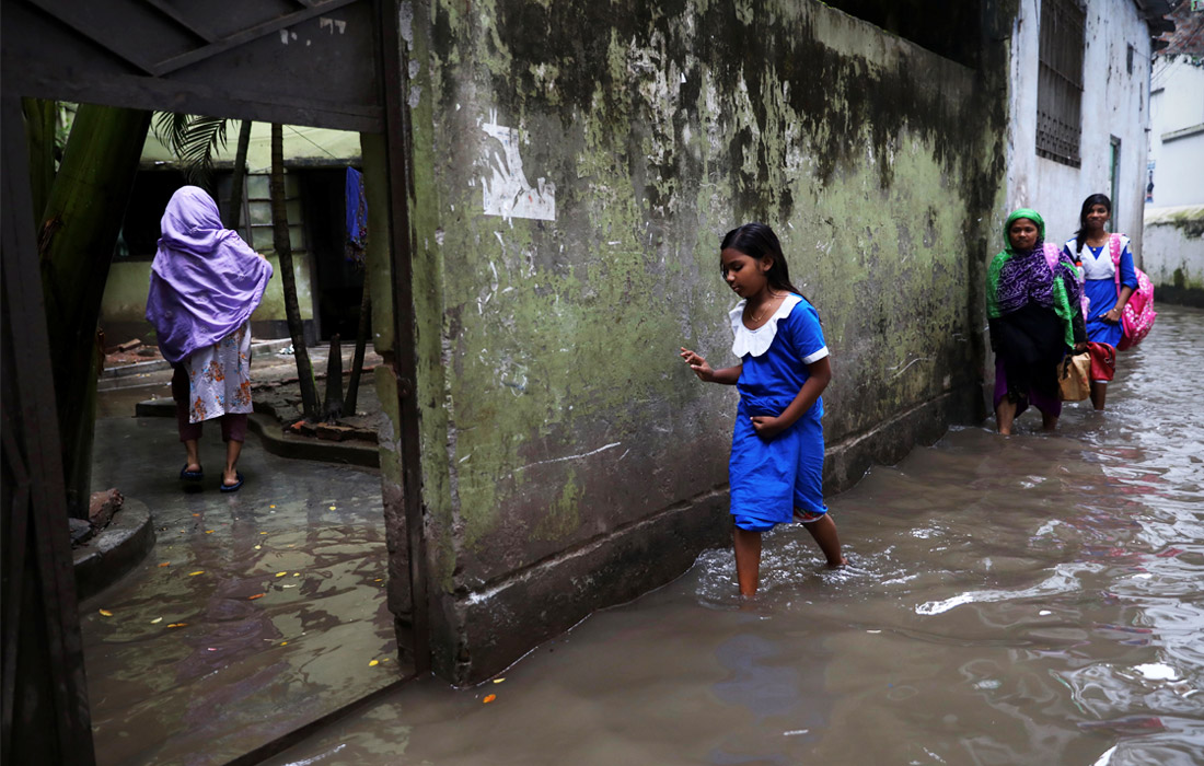 Проливные дожди привели к подтоплениям многих районов Дакки, Бангладеш