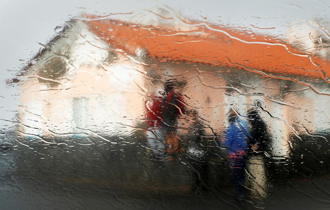 На Азорские острова обрушились сильные ливни и порывы ветра из-за урагана "Лоренцо"