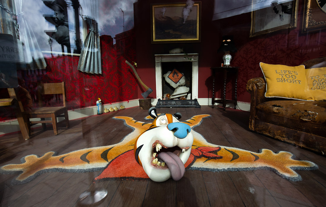 Британский художник Бэнкси открыл выставочный зал для своих работ в помещении одного из заброшенных магазинов в районе Кройдон в Лондоне