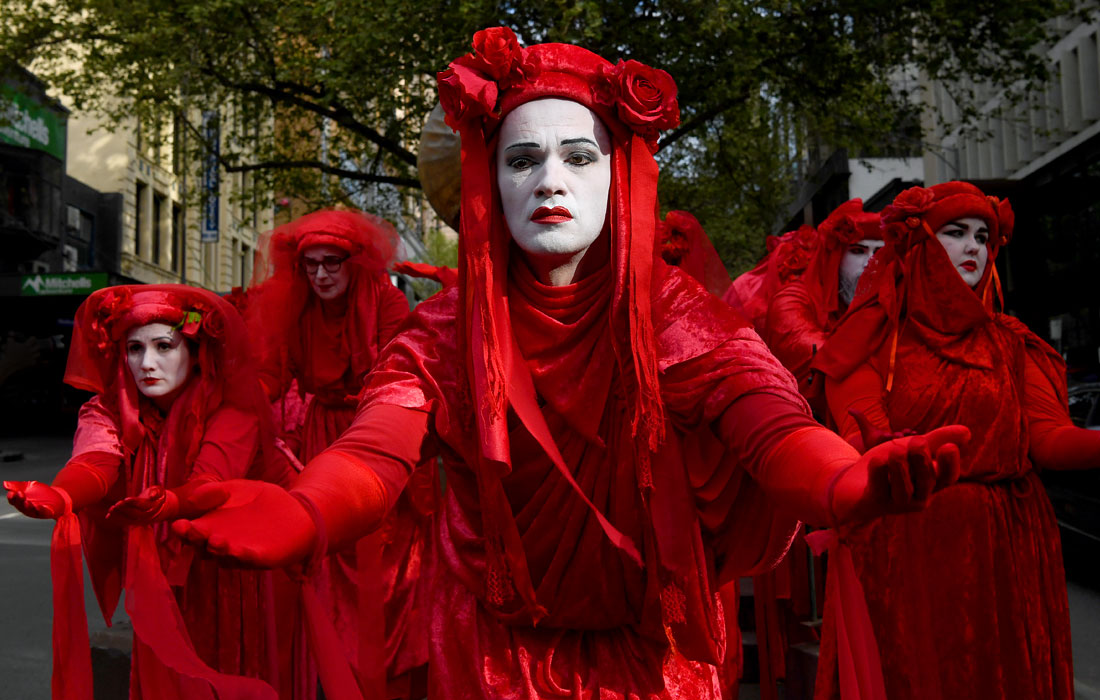 Акция движения природоохранной организации Extinction Rebellion в австралийском Мельбурне. Это мероприятие - часть мирового протеста, начавшегося в понедельник в 60 городах по всему миру. Активисты будут выступать в течение двух недель.