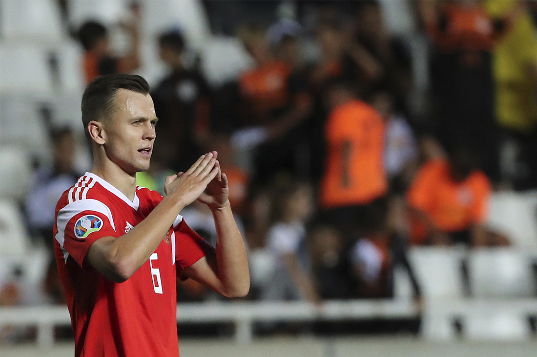 28-летний российский полузащитник Денис Черышев стал одним из героев домашнего ЧМ-2018: в пяти матчах он забил четыре мяча, дойдя со сборной России до четвертьфинала. На клубном уровне выступает за испанскую "Валенсию", является воспитанником структуры "Реала". За основу "Реала" играл редко, но числится победителем Лиги чемпионов и Лиги Европы. Его отец - известный в прошлом футболист сборной России Дмитрий Черышев, за рубежом игравший в ряде испанских клубов.