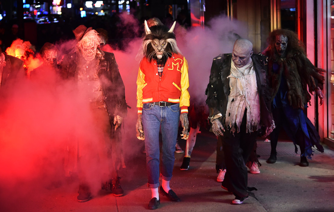 В 2017 году модель повторила образ оборотня из клипа Майкла Джексона "Триллер"