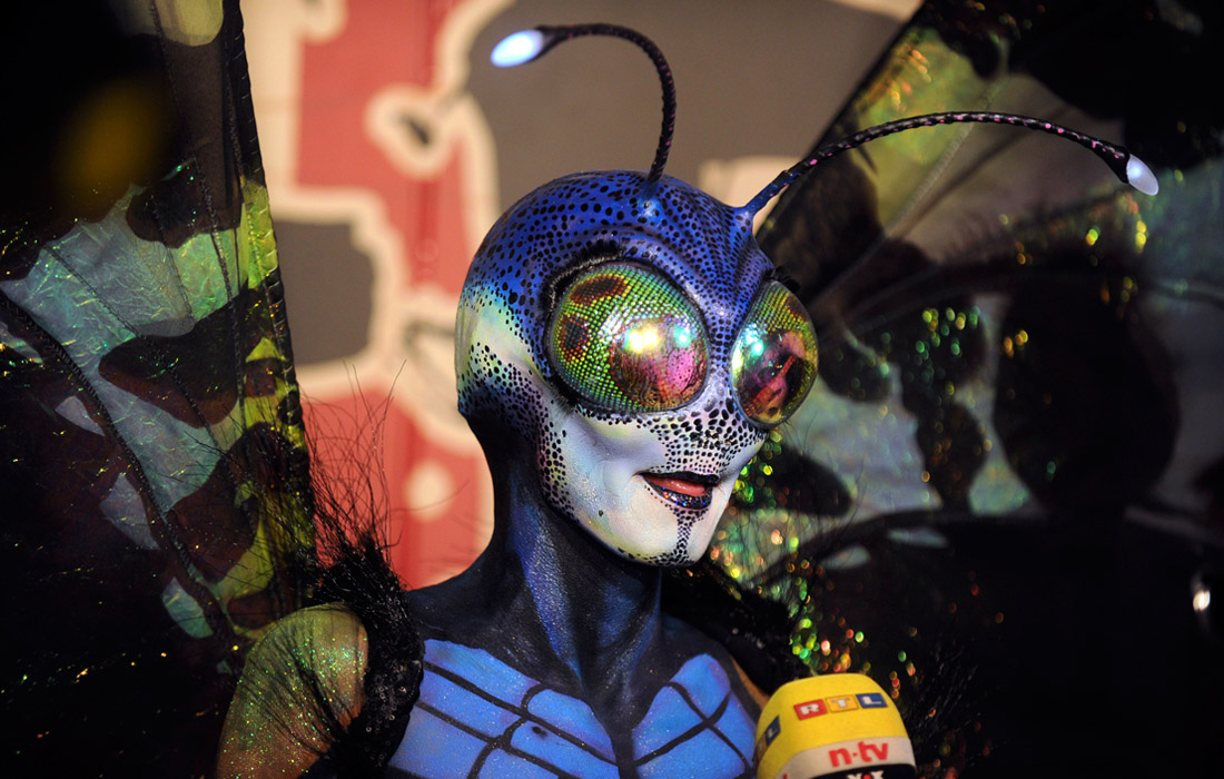 В 2014 модель превратилась в гигантскую бабочку