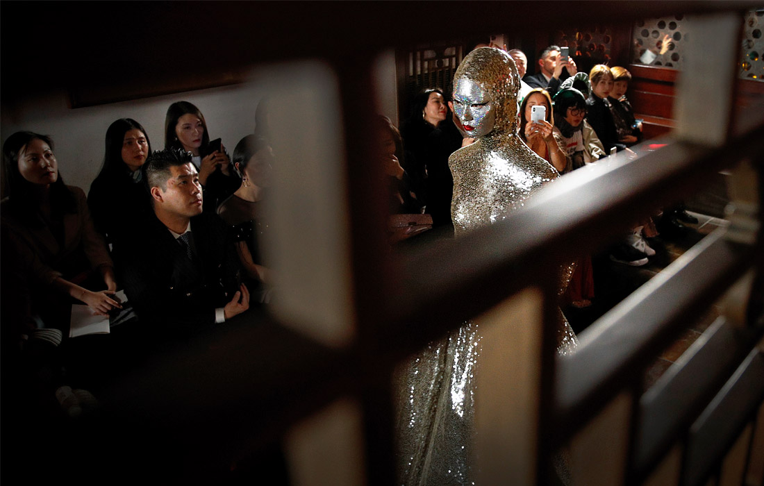 В Пекине прошел показ кутюрной коллекции Valentino модельера Пьерпаоло Пиччоли