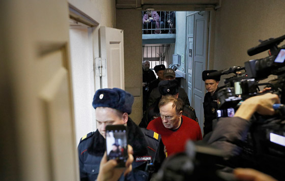 Обвиняемый в убийстве аспирантки доцент СПбГУ Олег Соколов в суде