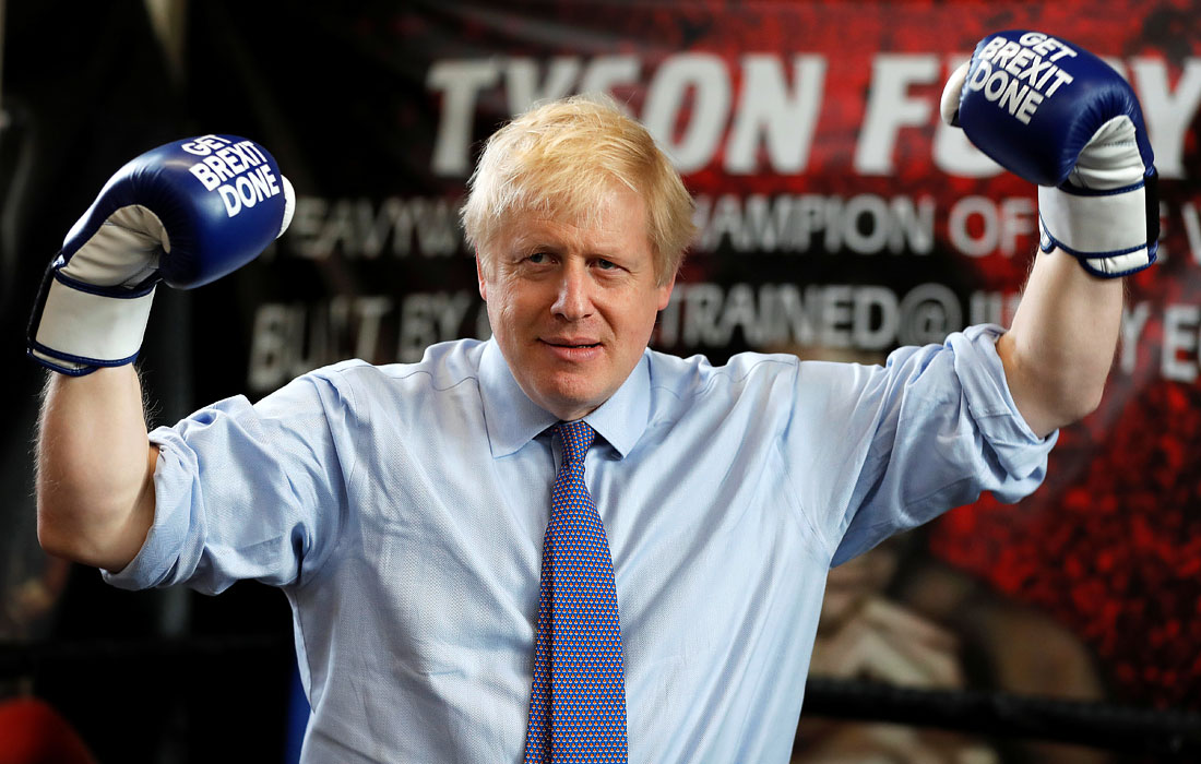 Премьер-министр Великобритании Борис Джонсон остановился в Академии бокса Джимми Игана во время предвыборной кампании в Манчестере