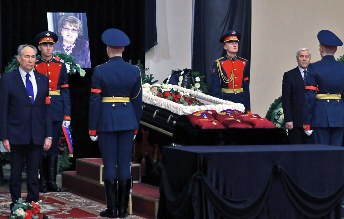 Во время прощания с Людмилой Вербицкой в Санкт-Петербурге