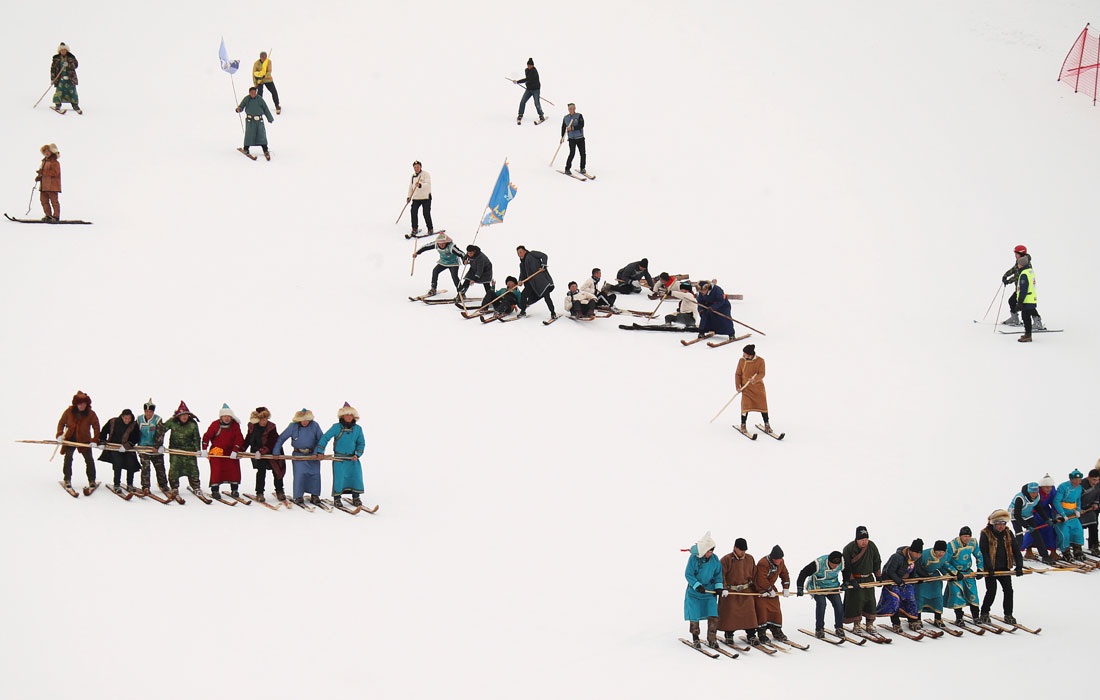 В Синьцзян-Уйгурском районе Китая прошли традиционные соревнования по лыжам