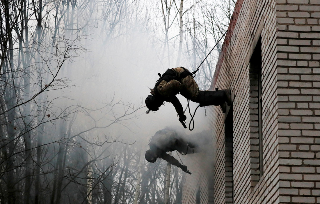 В Московской области прошли учения отряда специального назначения "Гром"