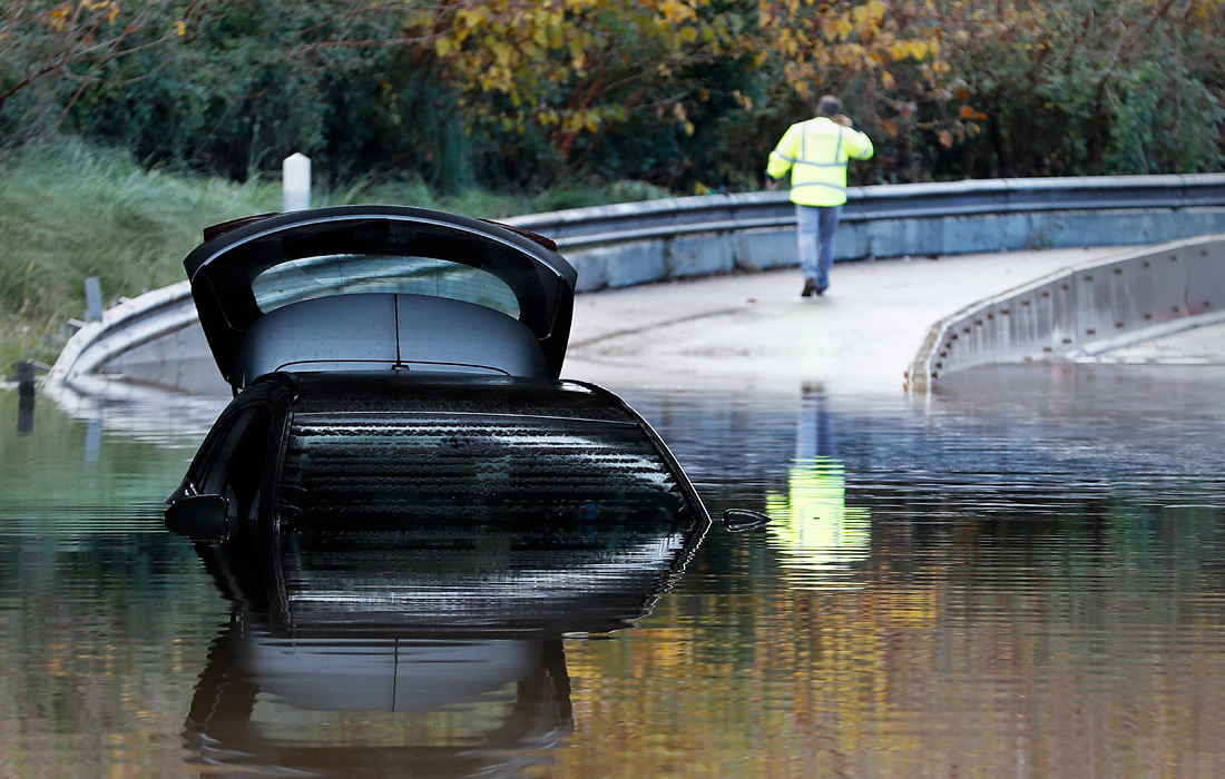 Ливневые дожди обрушились на территории департаментов Вар и Приморские Альпы на юго-востоке Франции