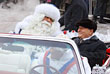 Юрий Лужков и Дед Мороз, прибывший в столицу из Великого Устюга, во время торжественной встречи на Манежной площади. 2005 год.