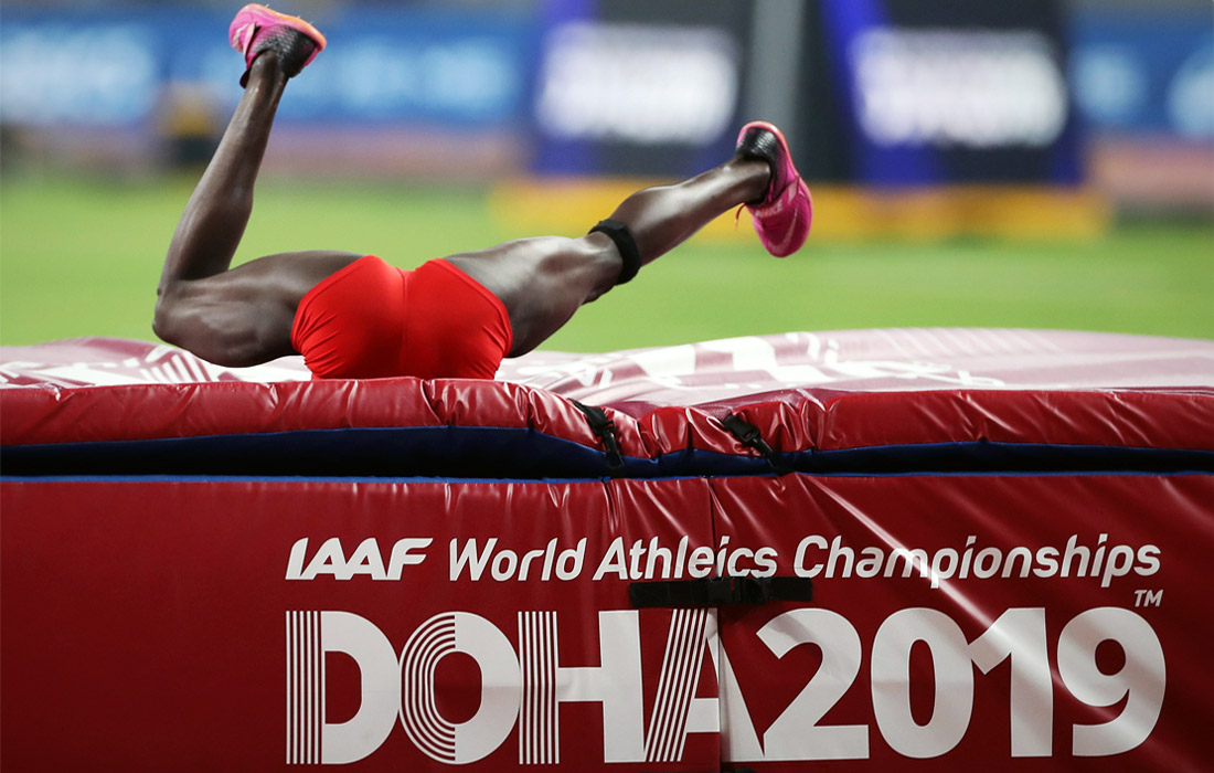 Спринтерша из Буркина-Фасо Марте Коала во время соревнований по легкой атлетике в Дохе. 2 октября.