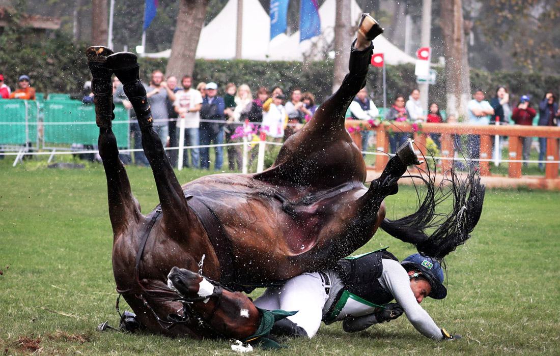 Во время соревнований по конному спорту в Лиме, Перу. 3 августа.