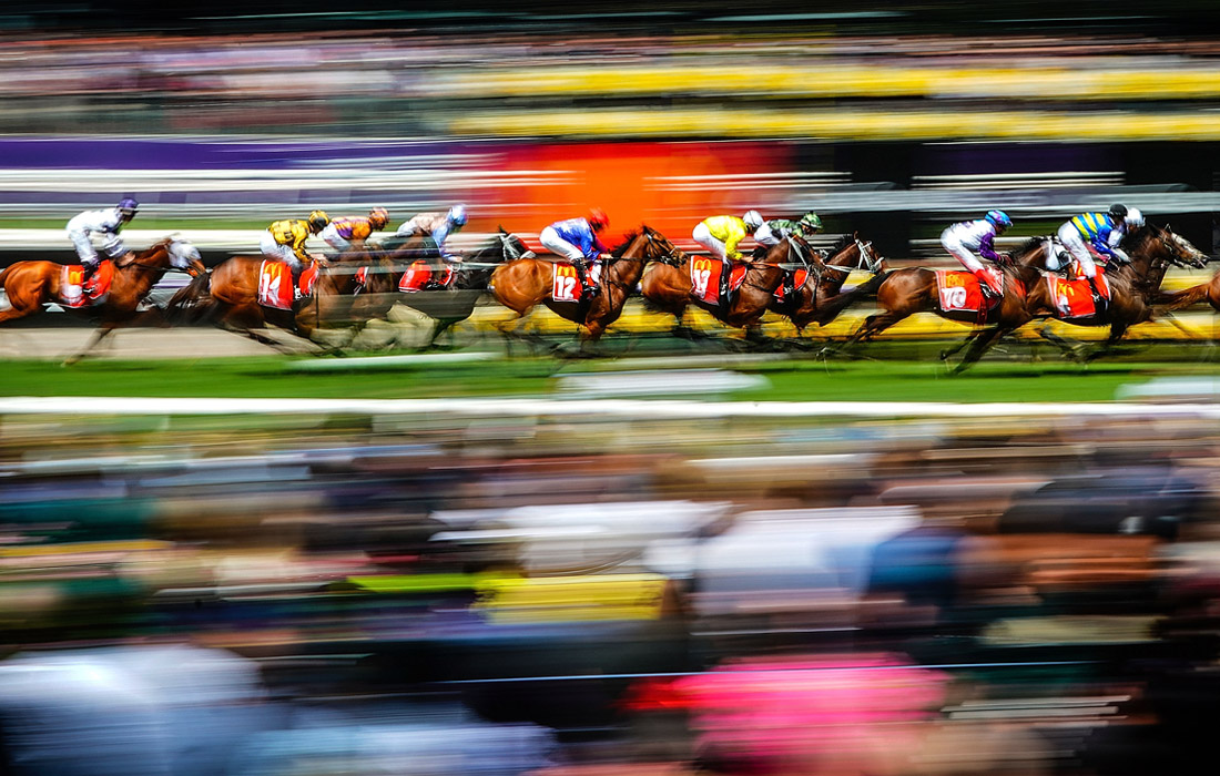 Скачки на ипподроме "Флемингтон Парк" в пригороде Мельбурна. 5 ноября.