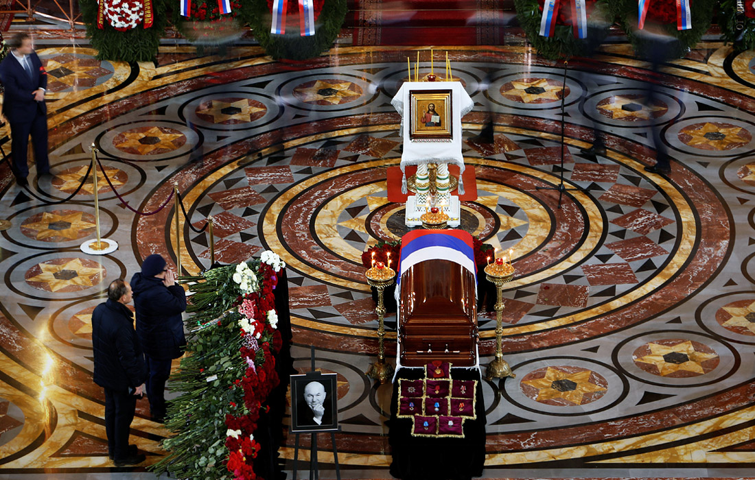 Во время прощания с Юрием Лужковым