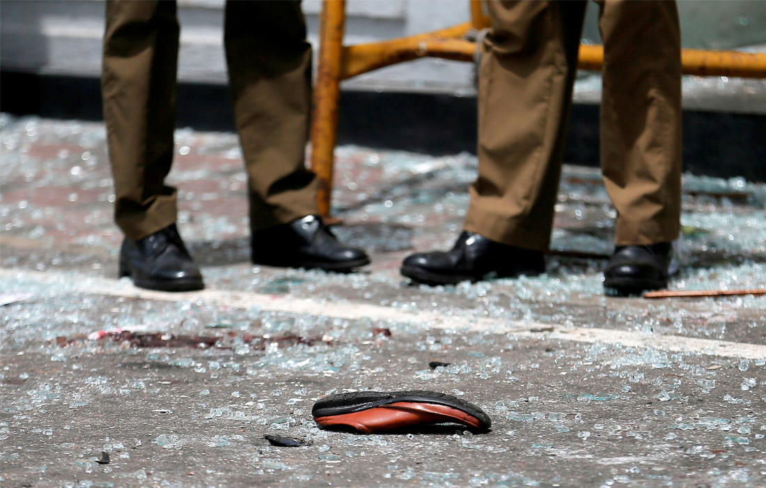 Серия взрывов произошла на Шри-Ланке 21 апреля. Объектами атаки стали дорогие отели в столице страны Коломбо и ее окрестностях, а также церкви в городах Коломбо, Негомбо и Баттикалоа. Погибло 250 человек, в том числе 40 иностранцев. Ответственность за теракты взяла на себя террористическая группировка 