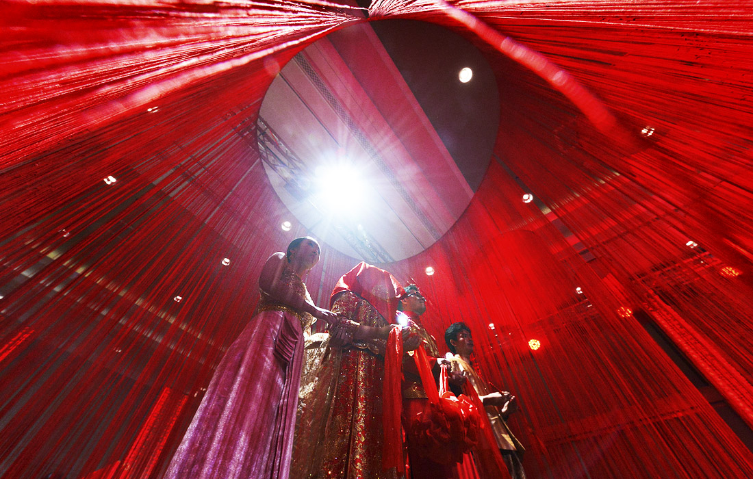 Групповая свадебная церемония для железнодорожников в Бангкоке, Таиланд