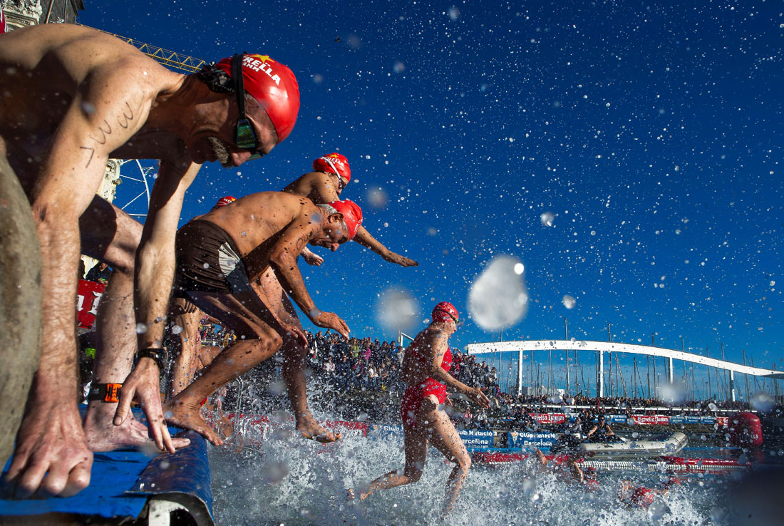 Традиционные рождественские соревнования по плаванию в Испании