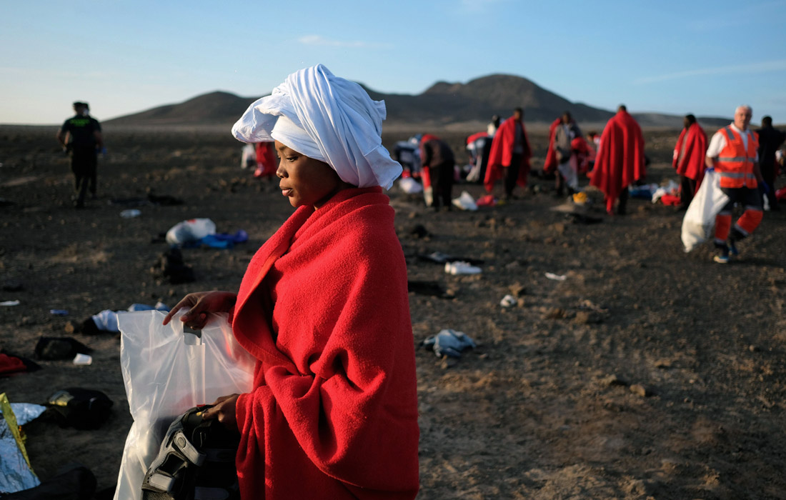 Более 30 мигрантов из Африки добрались на лодке до Канарских островов