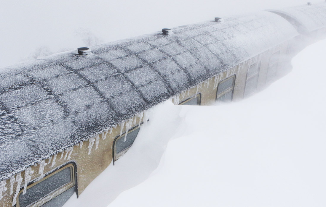 Снегопад парализовал движение поездов на железной дороге в немецком Броккене