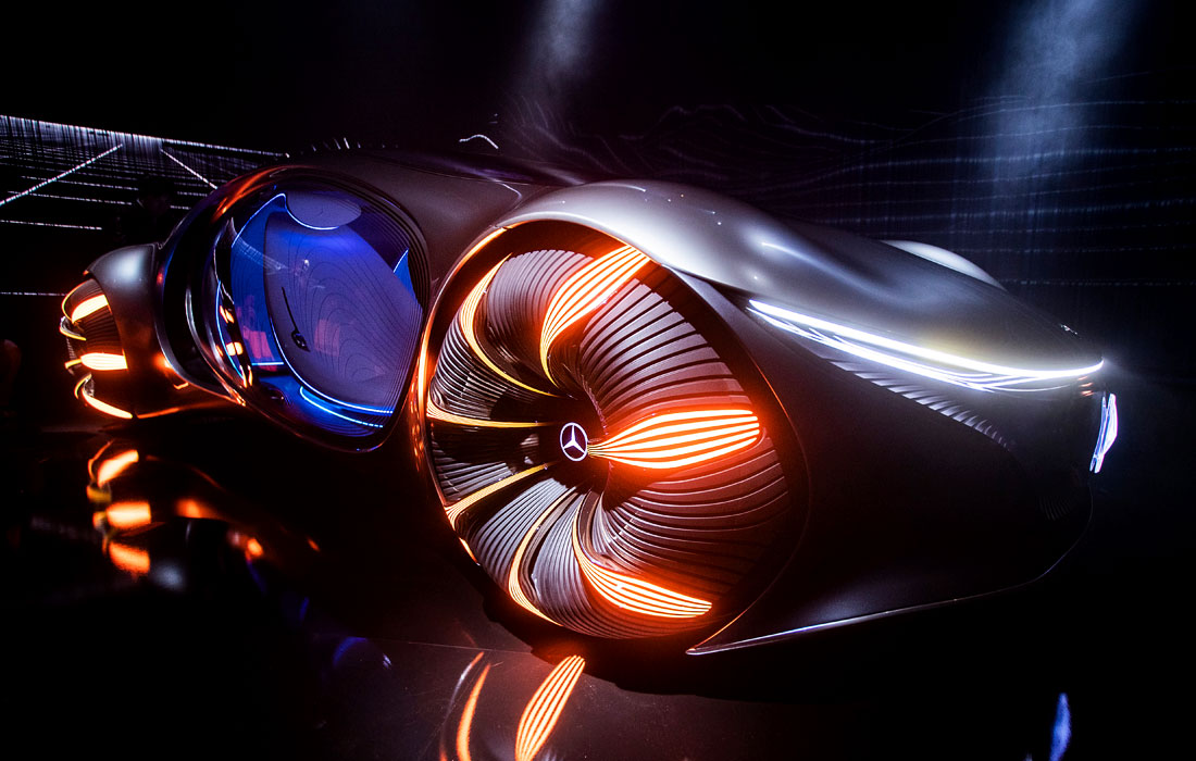 Немецкая компания Mercedes-Benz представила концепт-кар Vision AVTR в стиле фильма Джеймса Кэмерона "Аватар" на выставке потребительской электроники в Лас-Вегасе