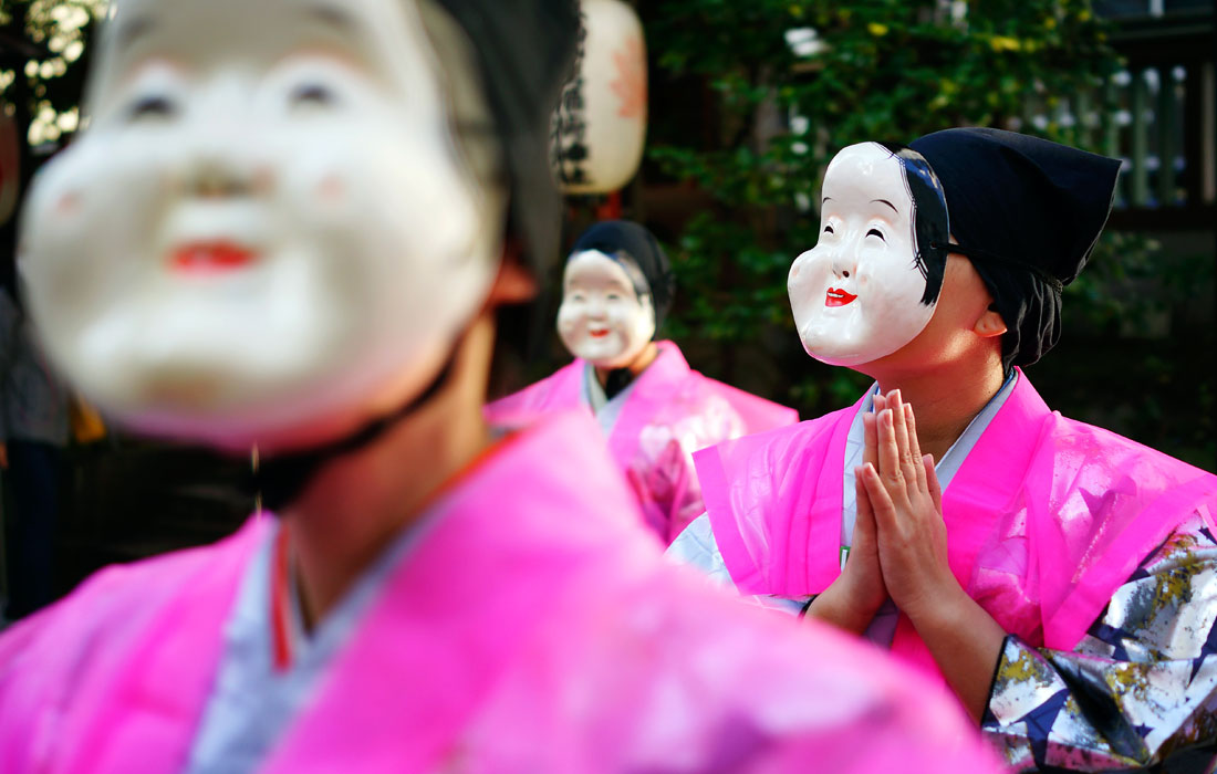 В Японии стартовал традиционный фестиваль в храме Котохирагу в Токийском деловом районе. Храм посвящен духовной сущности (ками), покровительствующей морякам и мореплаванию.