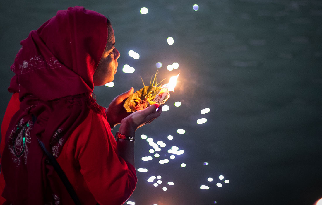 В Непале начался фестиваль Свастхани Брата Катха. Во время этого праздника индуисты чествуют бога хинду Мадхава Нараяна и богиню Свастхани. В течение целого месяца верующие проводят различные ритуалы, совершают паломничества в храмы и омовения в священных реках.