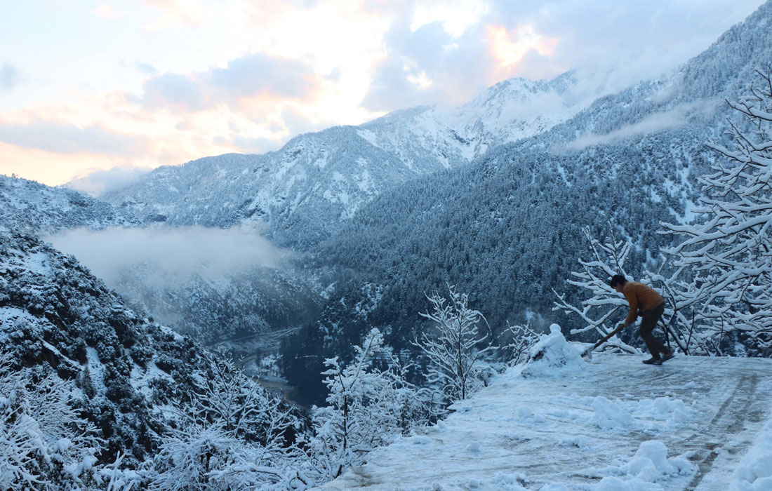 В пакистанском Кашмире в результате схода лавин и оползней погибли 57 человек и 42 пострадали