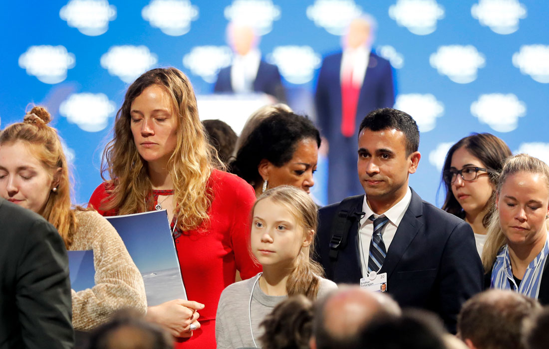 Экоактивистка Грета Тунберг на 50-м Всемирном экономическом форуме в Давосе во время выступления Дональда Трампа. Президент США в своей речи подверг критике экологических активистов, утверждающих, что человечеству грозит катастрофа.