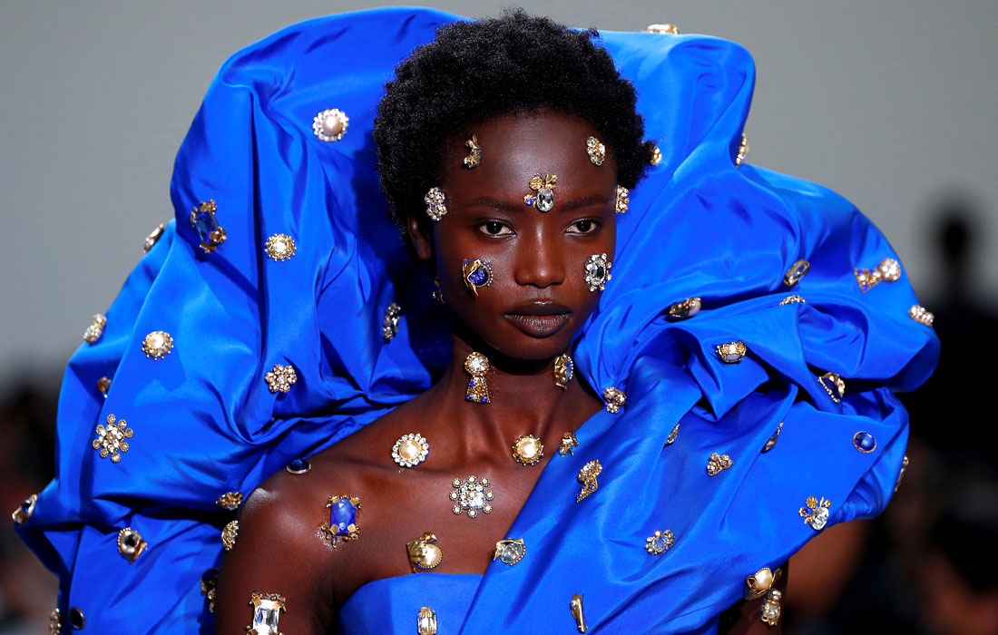 Работа Дэниела Розберри для модного дома Schiaparelli