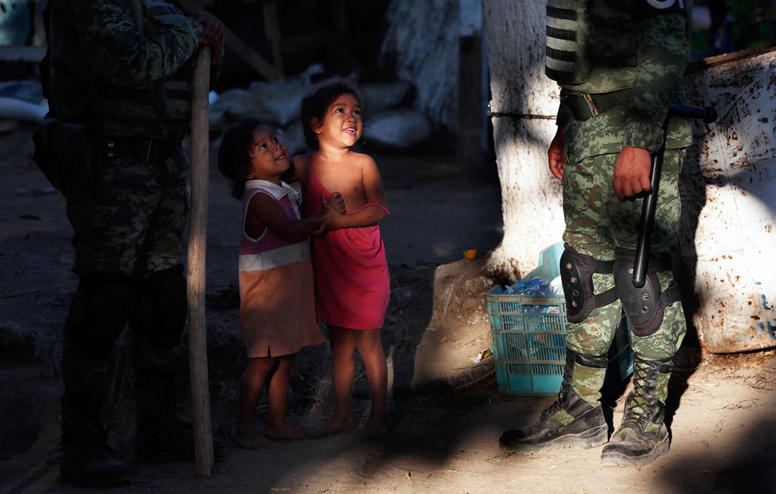 Мигранты из Гондураса на границе Мексики и Гватемалы