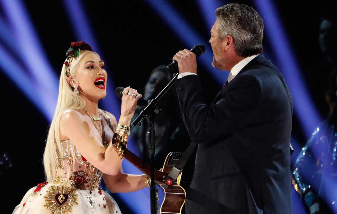 Гвен Стефани и ее возлюбленный, кантри певец Блейк Шелтон впервые выступили совместно на "Грэмми"