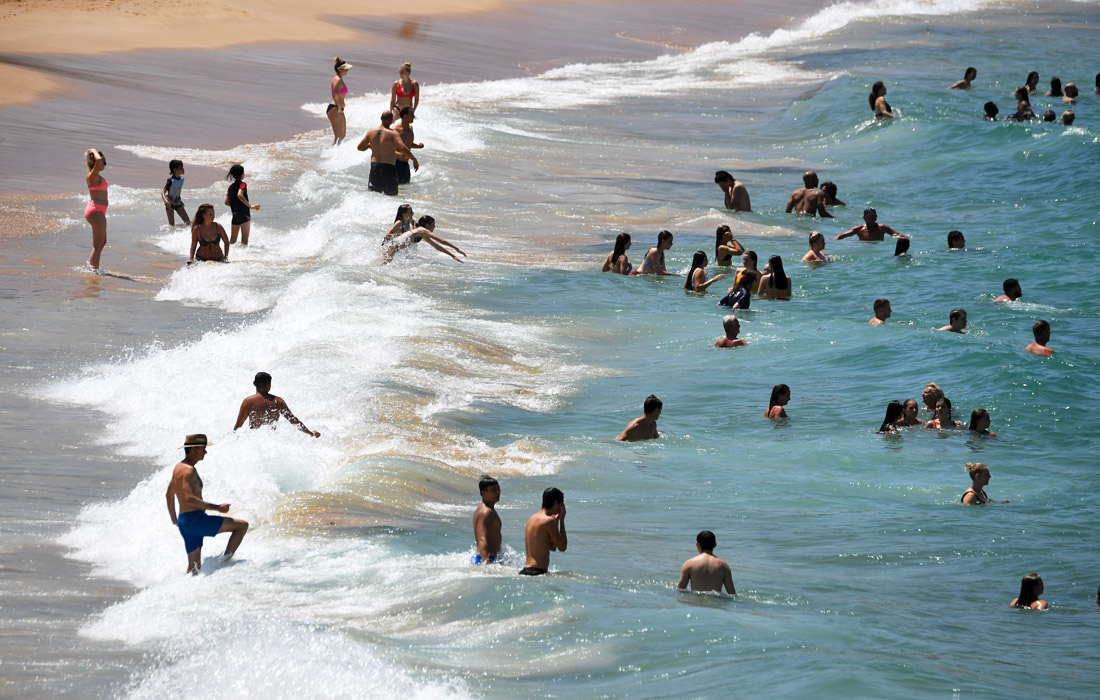 На юге Австралии после дождей вновь ожидается наступление жары, которая может привести к возобновлению природных пожаров. Температура в городе Аделаида уже превысила 41 градус по Цельсию, в Мельбурне достигла 38,1 градуса, в столице страны Канберре столбик термометра достиг отметки в 35 градусов.