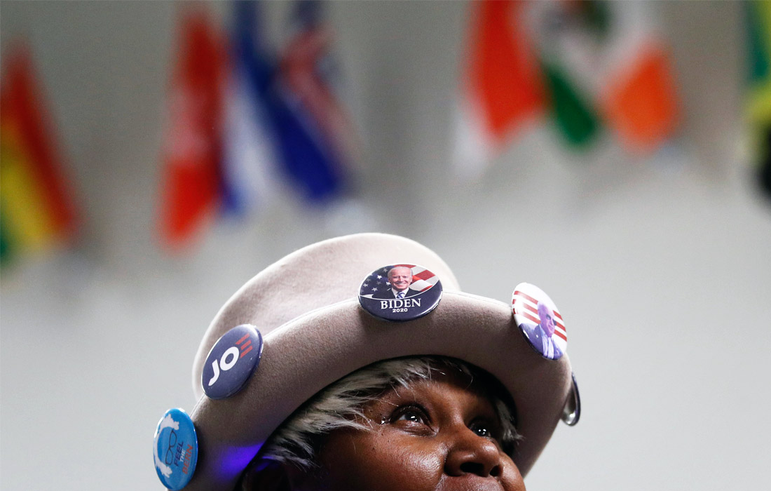 Кокусы Республиканской и Демократической партий Айовы по традиции начали предвыборную кампанию в США. В кокусах демократов участвовали сенаторы Берни Сандерс, Эми Клобушар и Элизабет Уоррен, бывший вице-президент США Джо Байден и бывший мэр Саут-Бенда Пит Буттиджич.