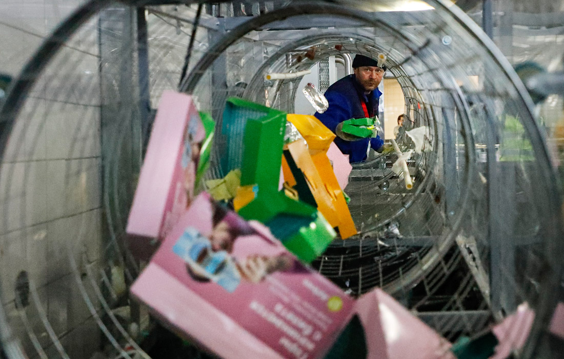 Аэропорт "Домодедово" и авиакомпания S7 первыми в России начали сортировку мусора с рейсов