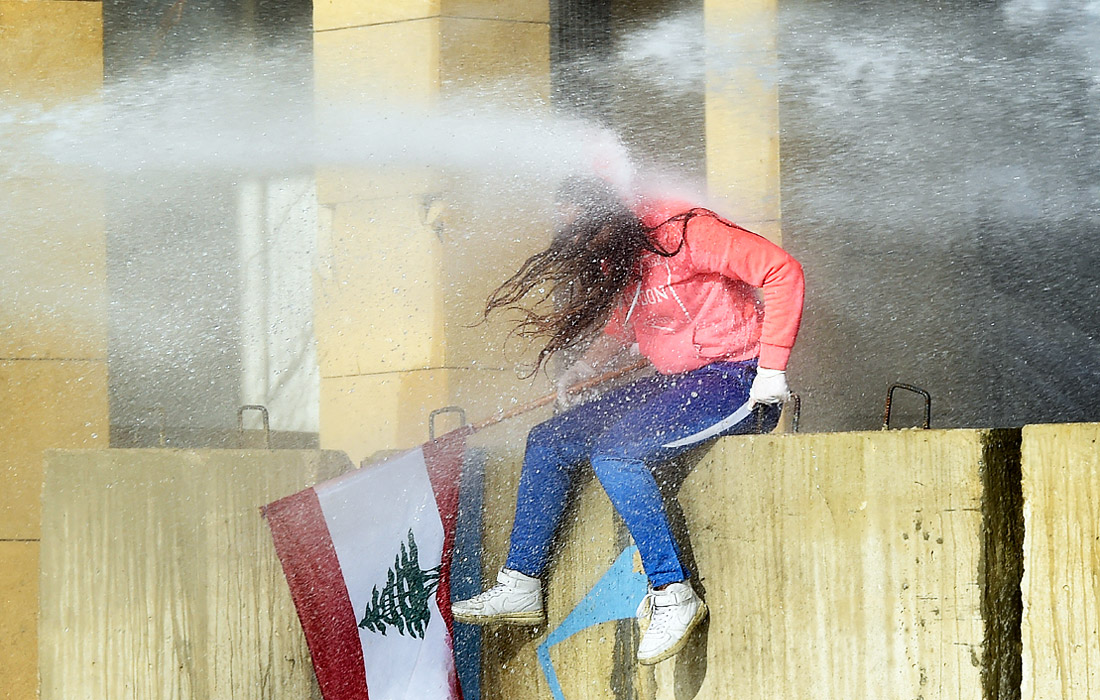 В Бейруте продолжаются столкновения противников нового правительства с полицией