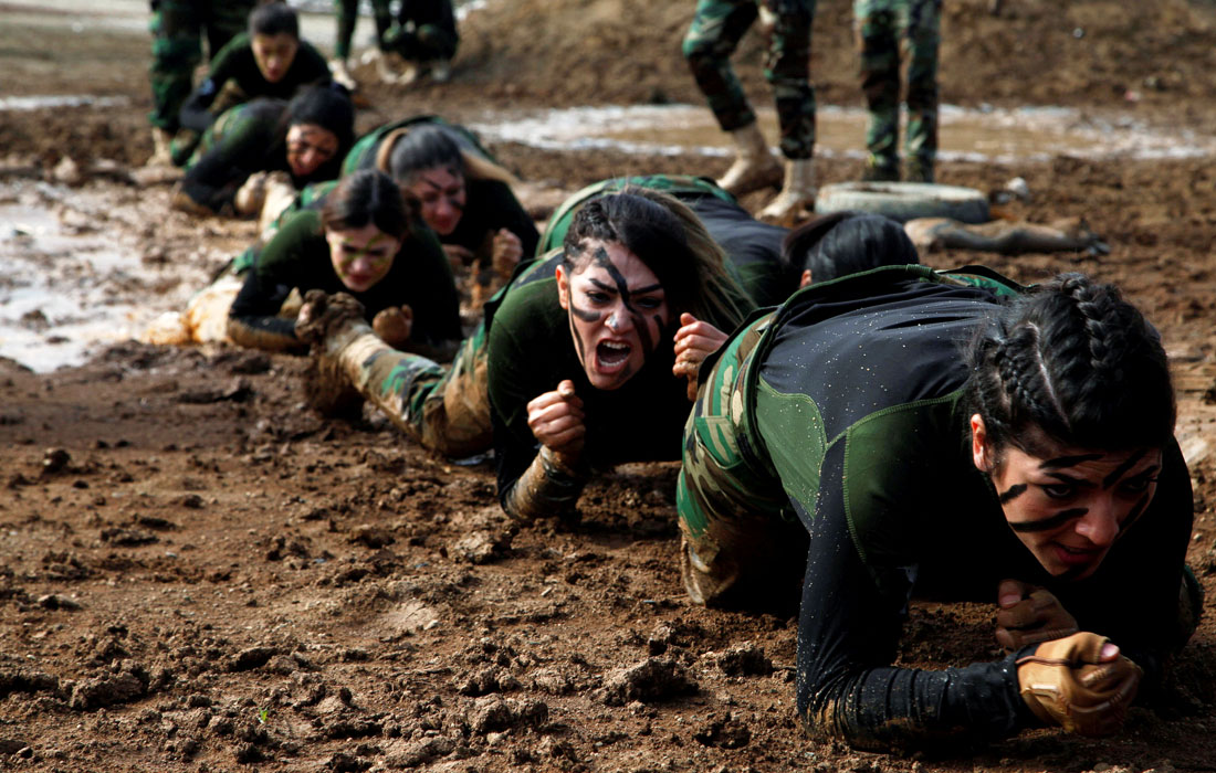 Члены курдского спецназа продемонстрировали свое мастерство на церемонии выпуска в иракском военном лагере