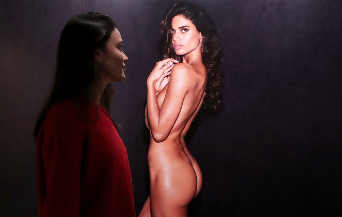 В петербургском музее Эрарта открылась выставка австралийского фотографа Рассела Джеймса "Десять лет за кулисами Victoria's Secret Fashion Show"