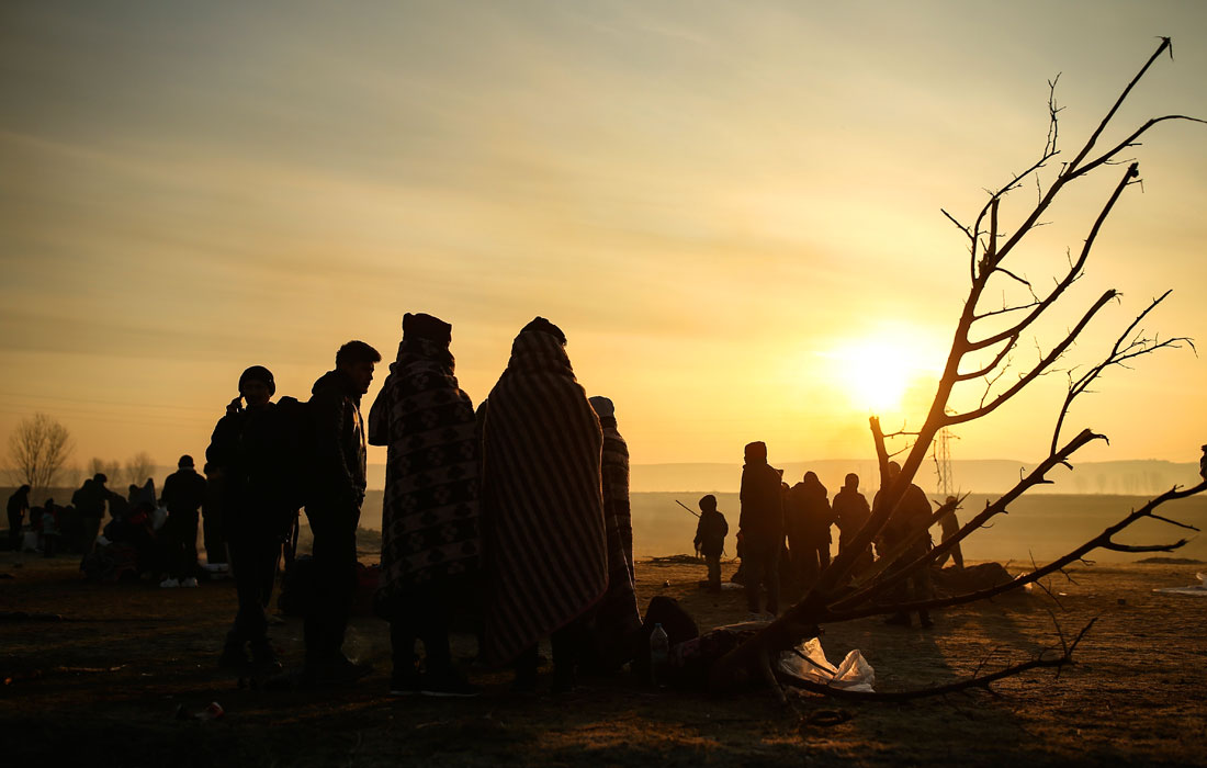 В Европе опасаются нового миграционного кризиса, похожего на тот, который потряс ее в 2015 году. Тогда ситуацию спасло заключение между ЕС и Турцией соглашения по беженцам. После подписания документа количество мигрантов, прибывавших в Грецию, значительно сократилось.