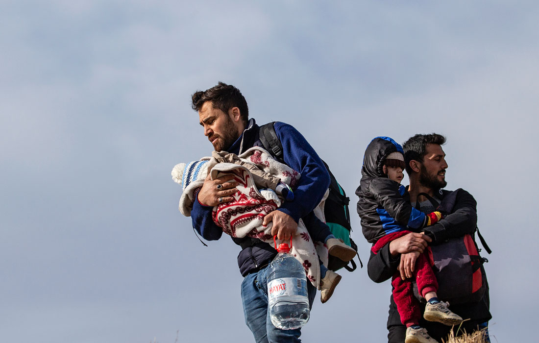 Президент Турции считает, что греки прибегают к крайним мерам для того, чтобы остановить поток мигрантов. 
<p>"Суда с беженцами затапливают, по людям открывают огонь на поражение, их убивают. В Афинах не должны забывать, что может наступить время, когда они сами будут нуждаться в сострадании и помощи", - заявил Эрдоган.<p>